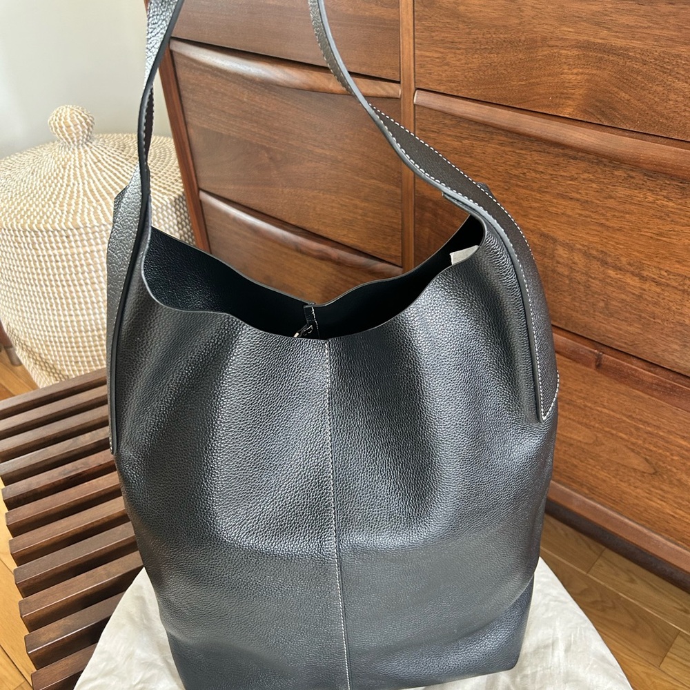 Banana Republic Slouchy Vida Tote Bag - Picture 3 of 9